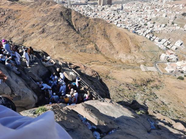 Jabal-Nur-Mountain-of-Light-Cave-of-Hira-at-the-top